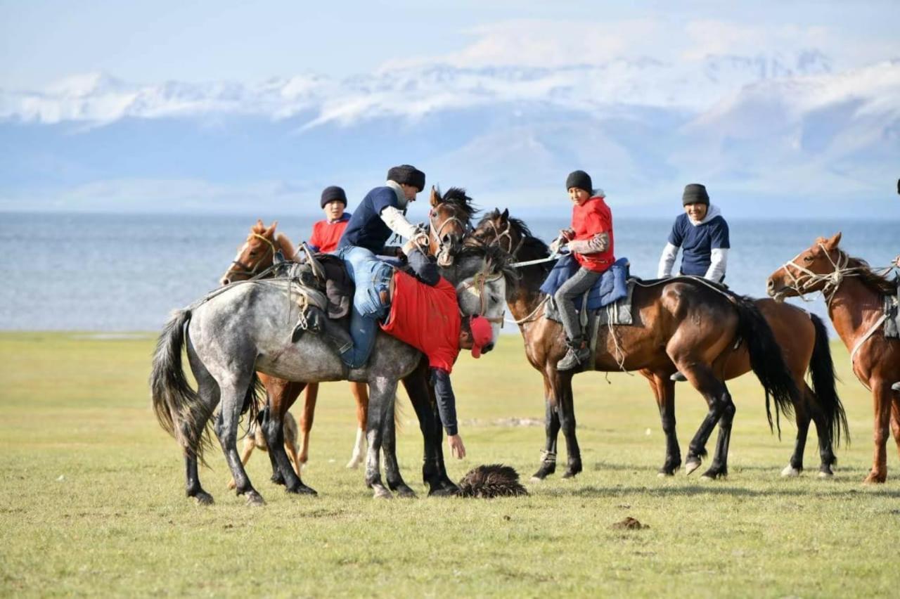 Yurt Camp Ali-Nur At Lake Song-Kol Юрточный Лагерь Али-Нур Озеро Сон-Куль Сон-Куль Кыргызстан Нарын Kyrgyzstan Naryn Exterior foto